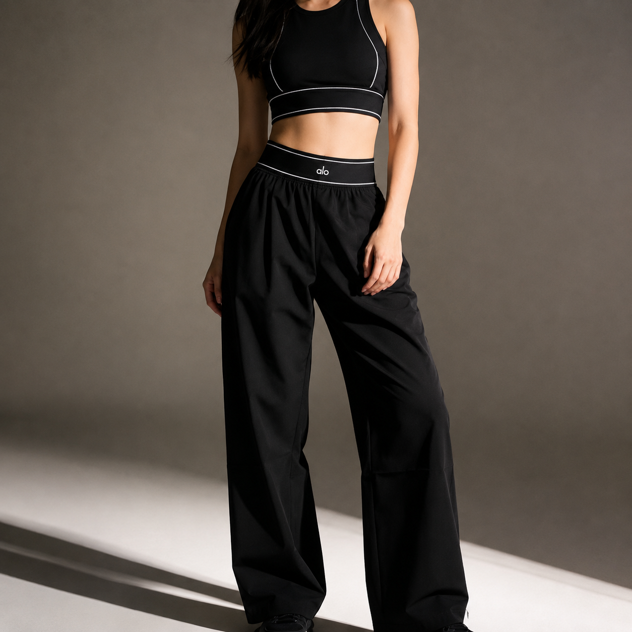 Liora – Damen Sporthose mit hohem Bund und weitem Bein