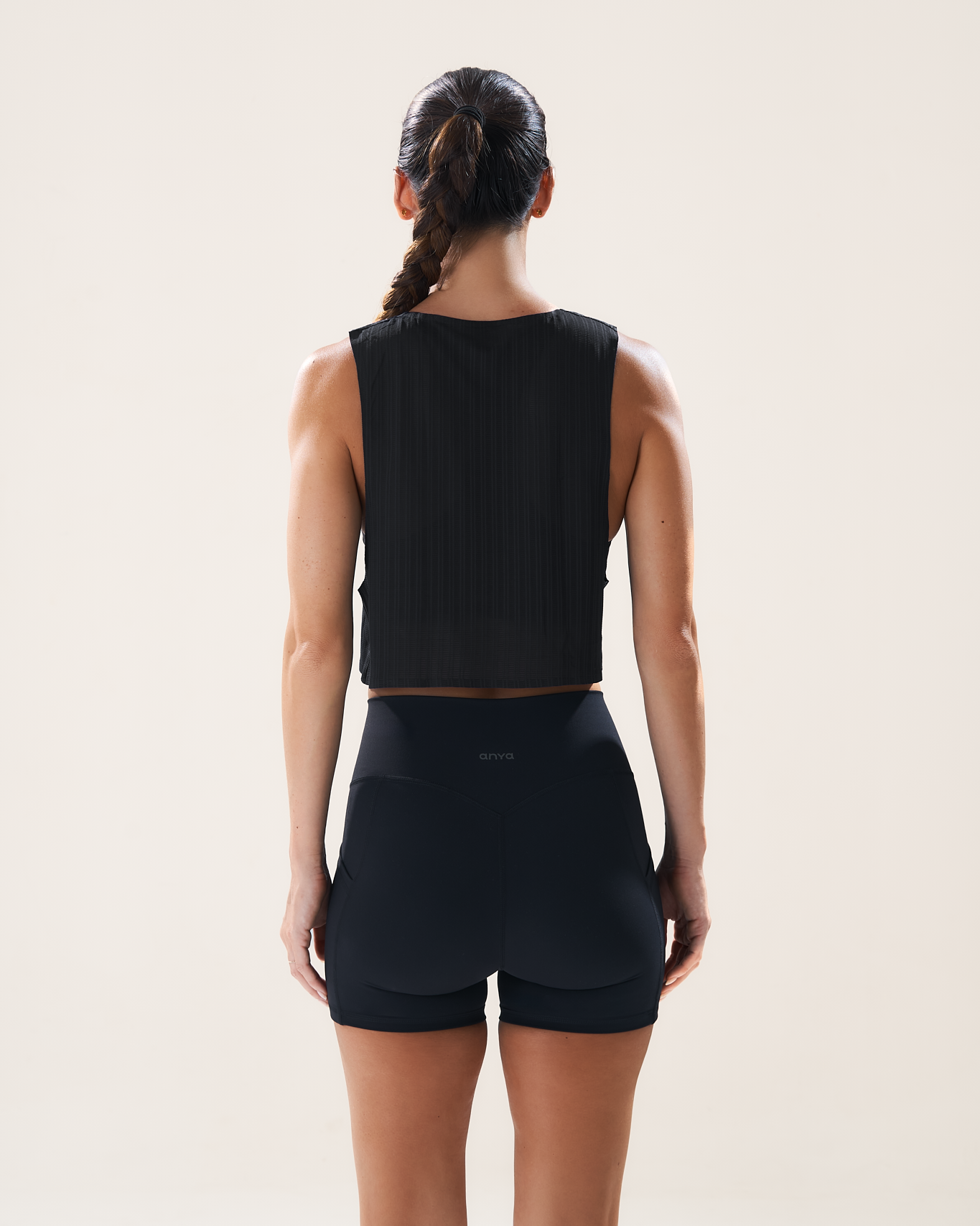 Mavora Easy Run Crop Top Tank Top - Black Sesame